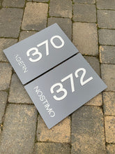 Afbeelding in Gallery-weergave laden, Modern Rectangle House Address Sign with 3D Digits 30 cm x 20 cm - Kreativ Design Ltd 