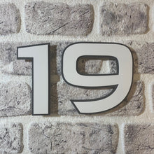 Afbeelding in Gallery-weergave laden, Unique Outlined House Digit Number Sign - Kreativ Design Ltd 