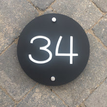Lataa kuva Galleria-katseluun, Modern Round House Address Sign 20 cm Diameter - Kreativ Design Ltd 